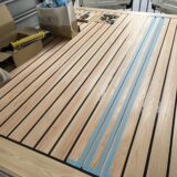 キャンピングカー製作・床張り（2/3）